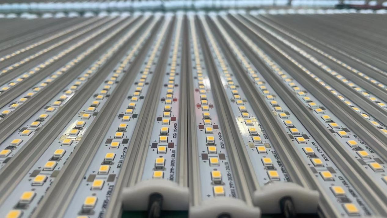 Lampu Jalur Led Dalaman dan Luaran
