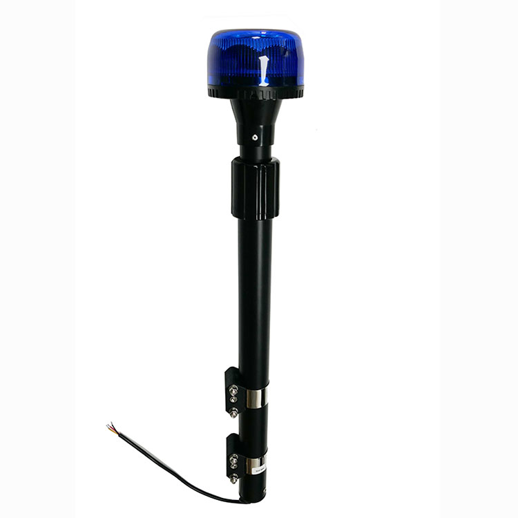 Tiang tiang dan motosikal memanjangkan lampu tiang